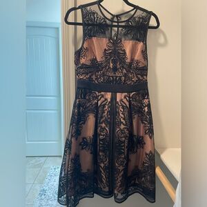 Roz & Ali Pink and Black Lace Dress with Keyhole Back Size 2